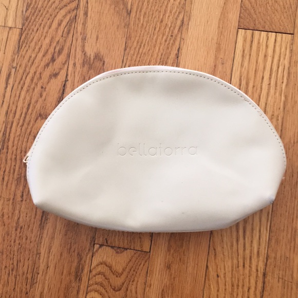 bellatorra Handbags - NWT BellaTorra makeup Case